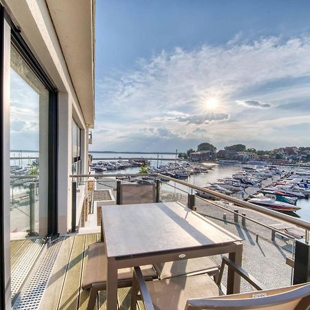 Mueritz Utkiek - Apartment Mit Seeblick & Balkon In Der Hafenresidenz วาเริน ภายนอก รูปภาพ
