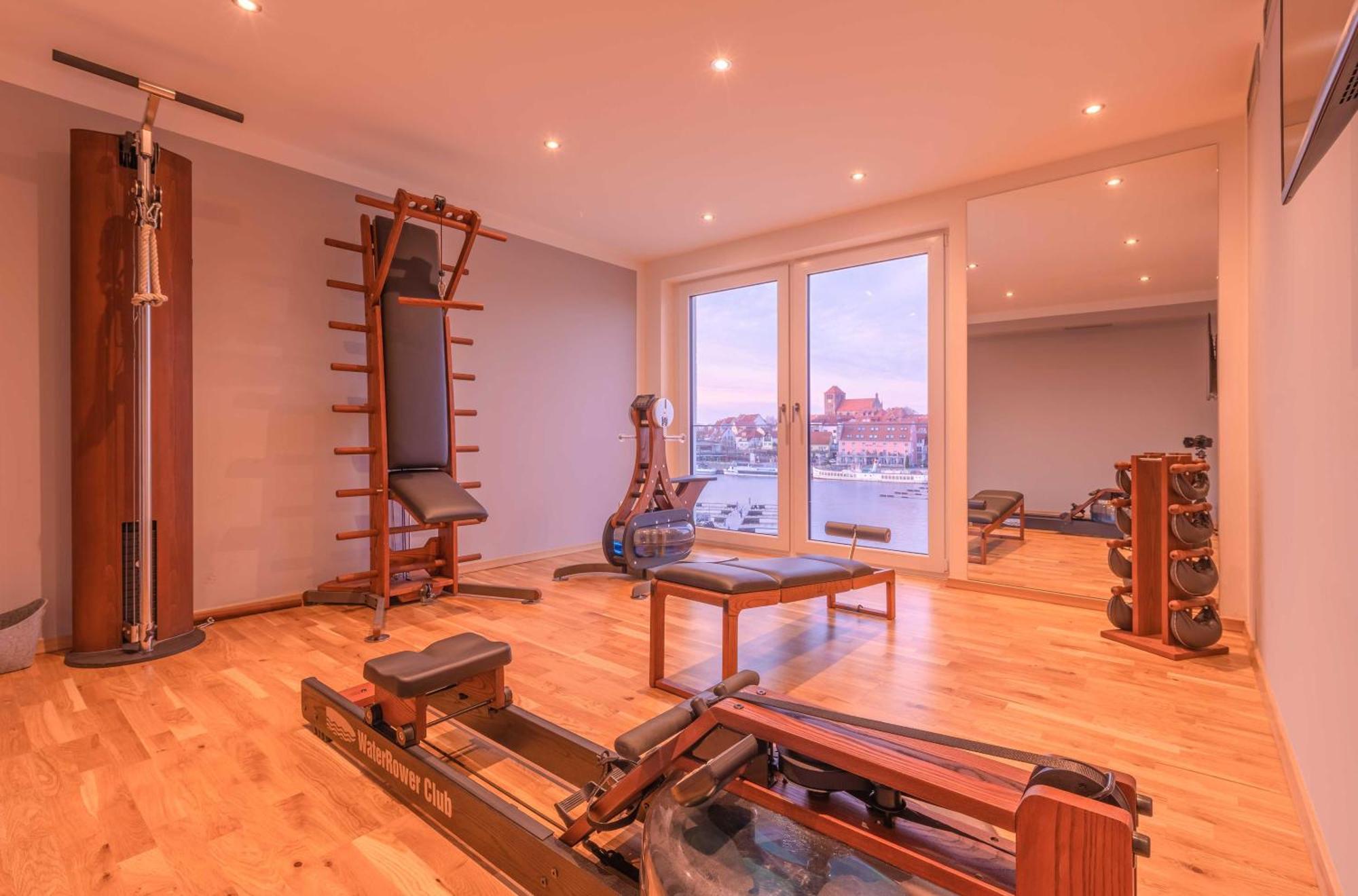 Mueritz Utkiek - Apartment Mit Seeblick & Balkon In Der Hafenresidenz วาเริน ภายนอก รูปภาพ