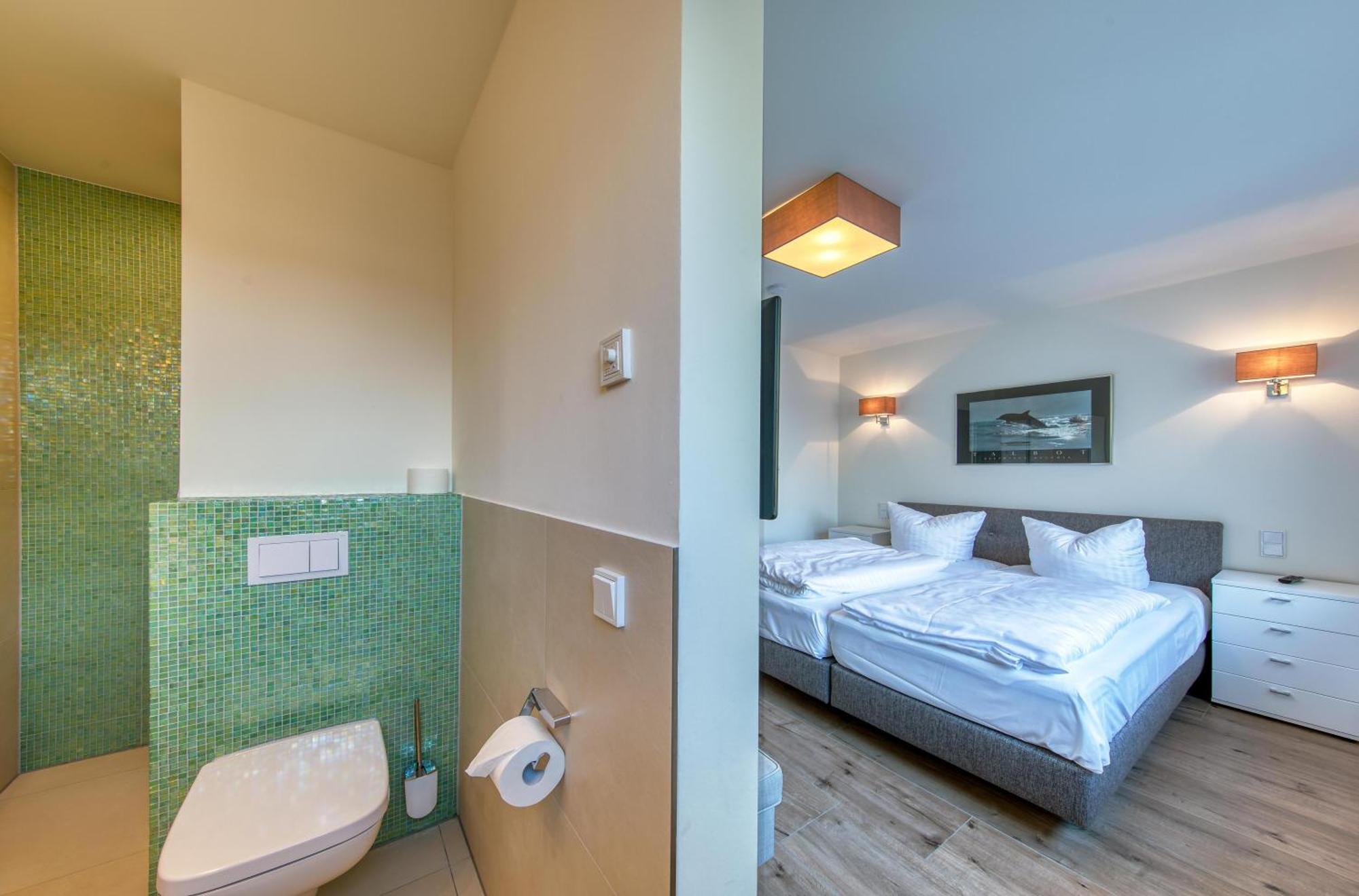 Mueritz Utkiek - Apartment Mit Seeblick & Balkon In Der Hafenresidenz วาเริน ภายนอก รูปภาพ