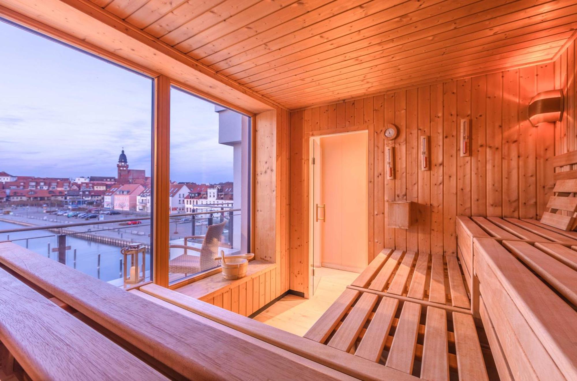 Mueritz Utkiek - Apartment Mit Seeblick & Balkon In Der Hafenresidenz วาเริน ภายนอก รูปภาพ