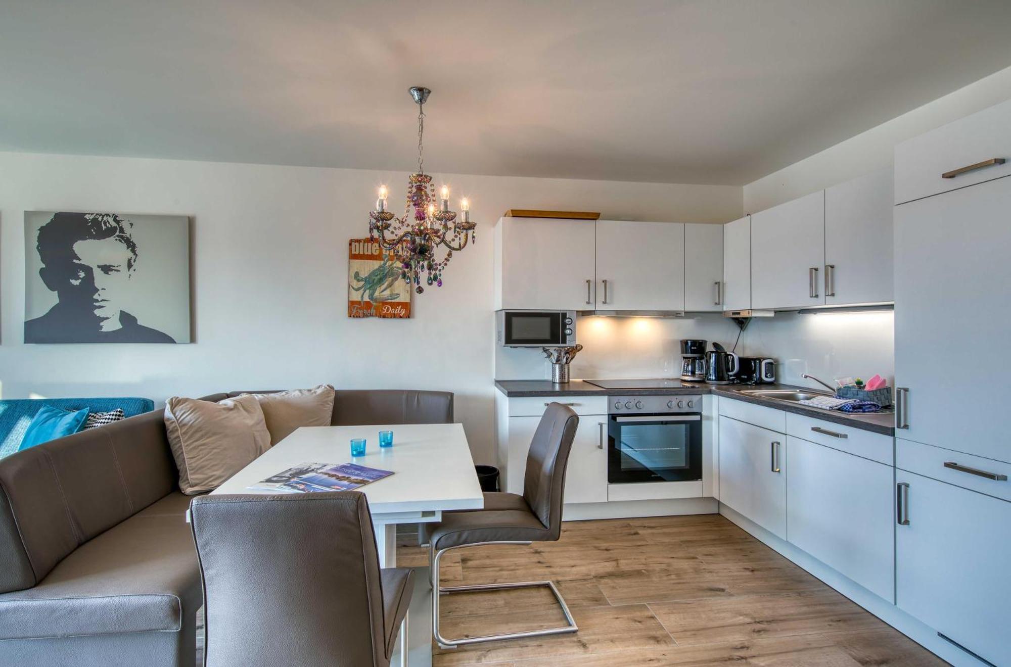 Mueritz Utkiek - Apartment Mit Seeblick & Balkon In Der Hafenresidenz วาเริน ภายนอก รูปภาพ